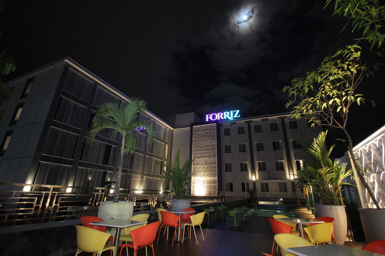 Forriz Hotel Джокьякарта Экстерьер фото