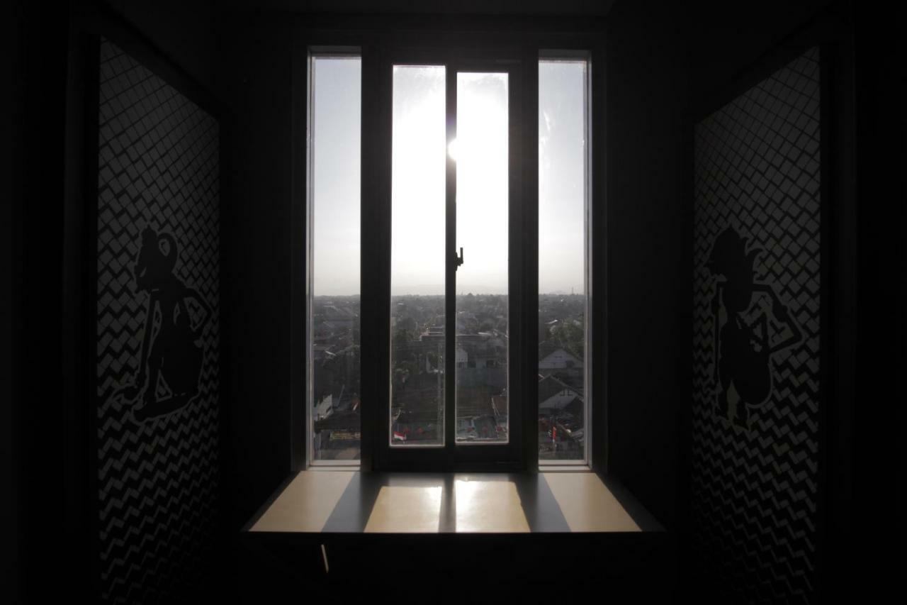 Forriz Hotel Джокьякарта Экстерьер фото